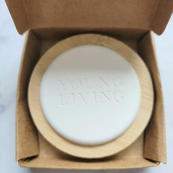 Young Living Mini Travel Passive Diffuser - Picture 2 of 3